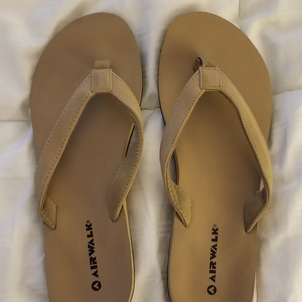 Never worn tan Airwalk microfiber flip-flops sz 8